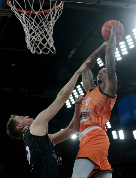 而雄鹿队则 而雄鹿队则