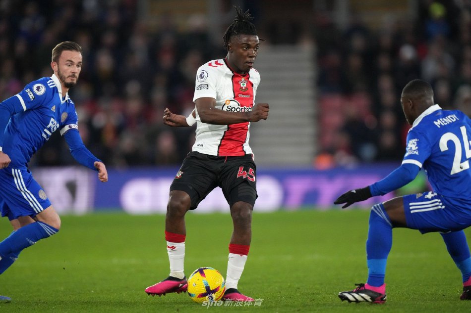 击转为更加 击转为更加